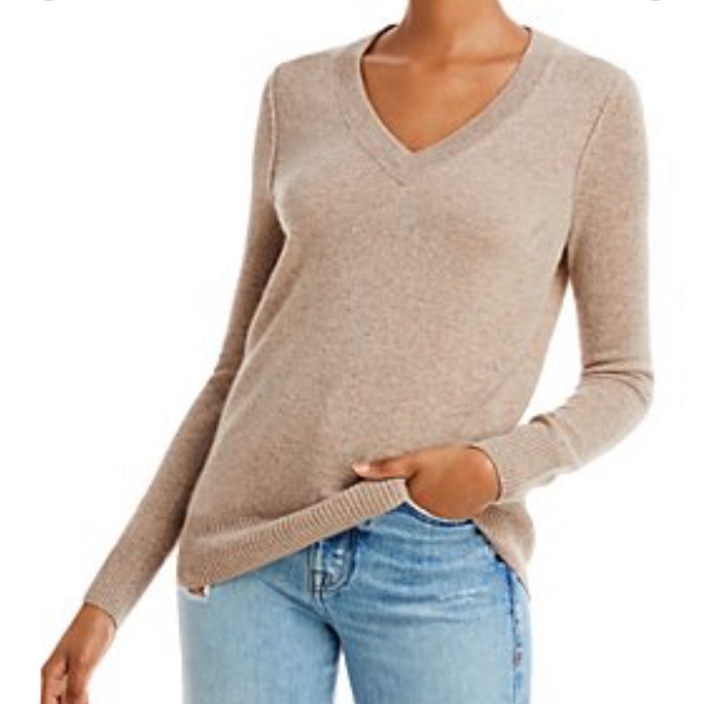 American Eagle Outfitters light brown Vneck long sleeve knit sweater extra small